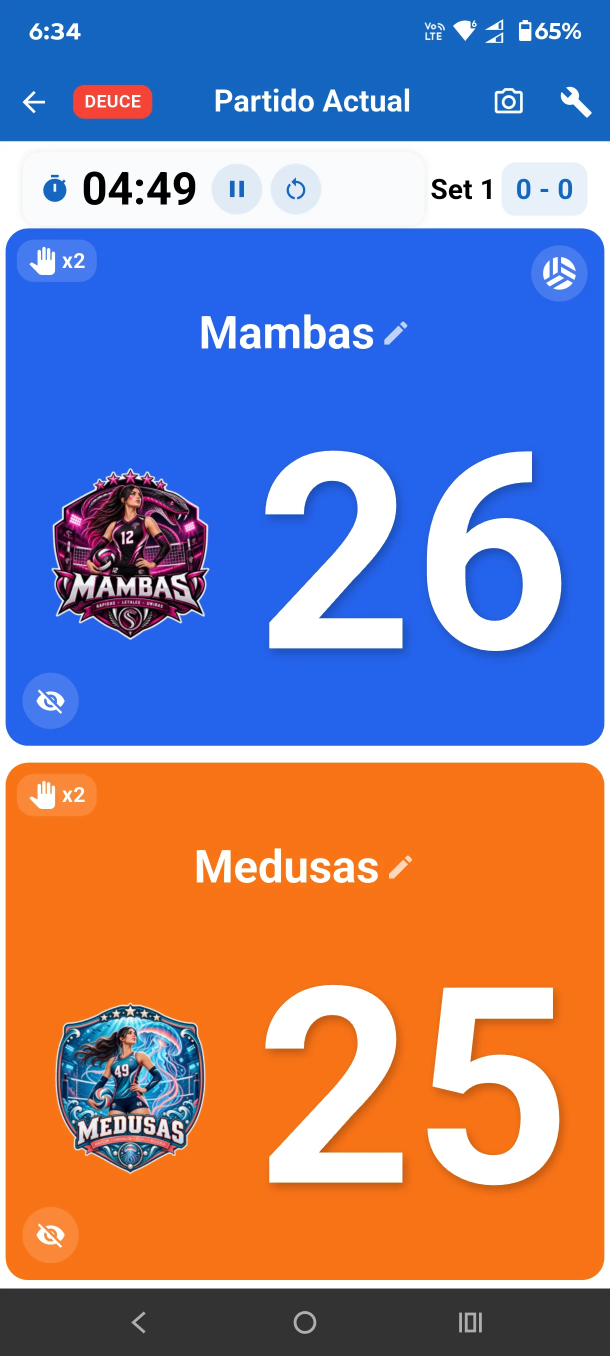 Marcador de un partido con logos de equipos en Score Volley